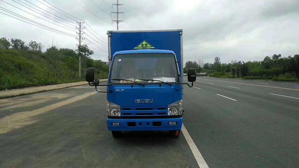 湖北程力2類五十鈴4米2易燃?xì)怏w廂式氣瓶運(yùn)輸車(chē) (2)